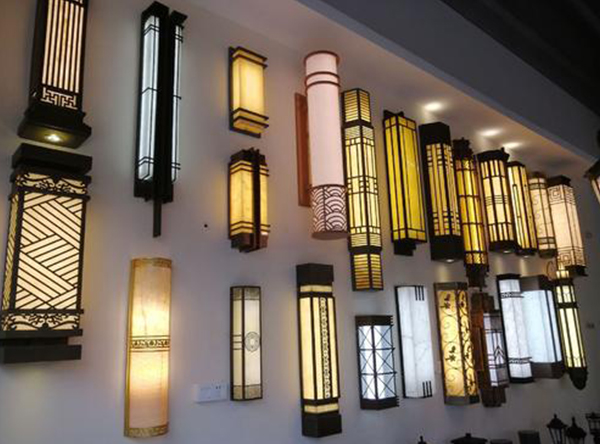 安顺壁灯：光影交织的空间叙事者